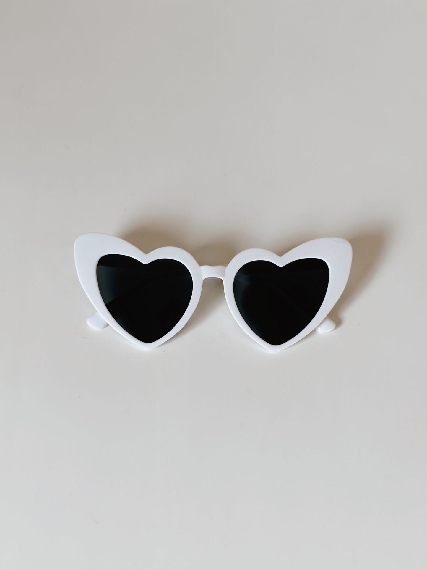Heart eye frame - white