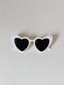 Heart eye frame - white