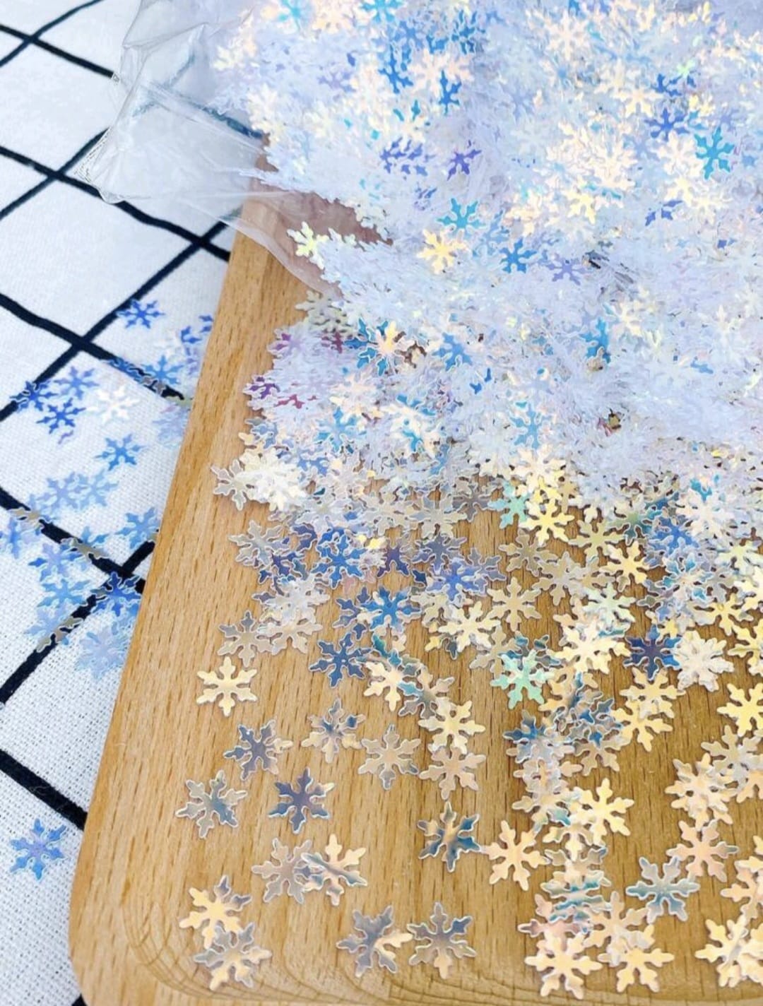 snowflake confetti