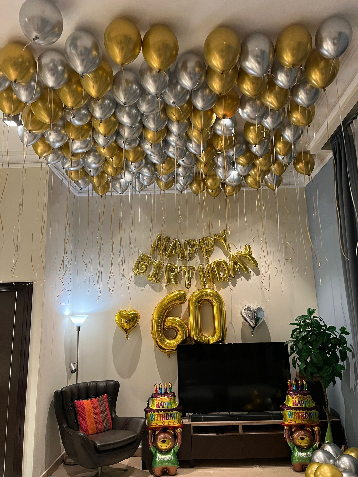 Elite Milestone Ceiling Decor Package – 100 Helium Balloons & Foil Accents